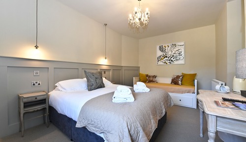 Suite, Ensuite (2 Adults and 1 child )