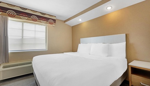 Standard Room, 1 King Bed, Accessible, Non Smoking