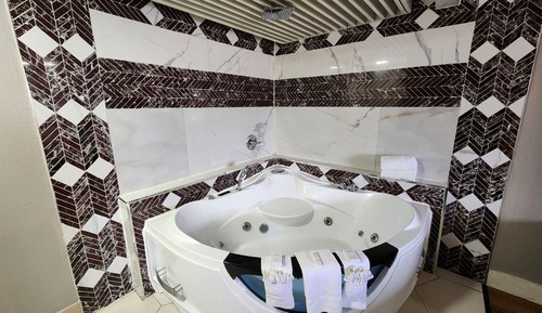 Honeymoon Suite, 1 King Bed, Smoking