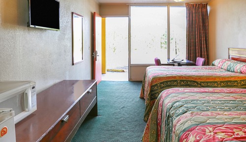 Basic Quadruple Room, 2 Double Beds - Smoking