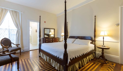 Peabody House Deluxe Suite