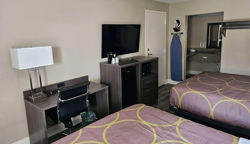 Room, 2 Queen Beds, Smoking