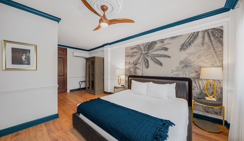Deluxe Room, 1 King Bed (King Room)