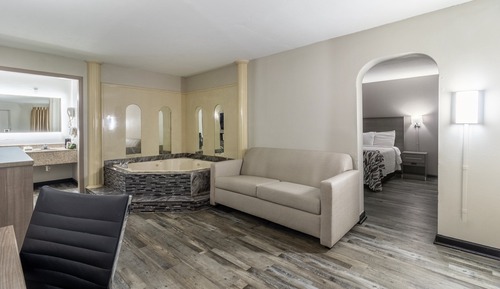 Suite, 1 King Bed, Non Smoking, Jetted Tub