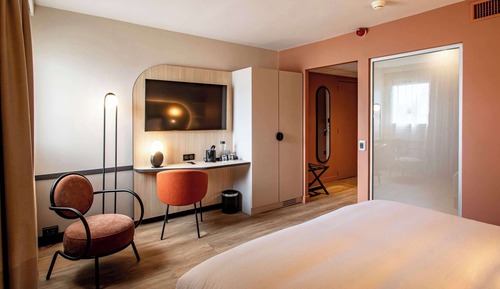 Double room king size bed