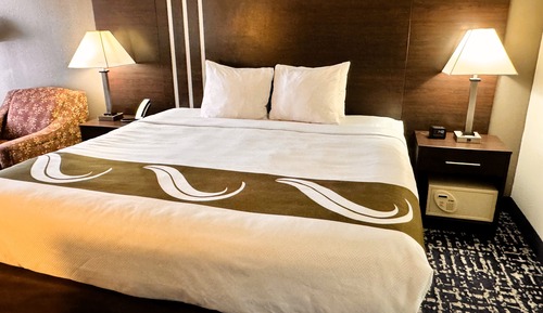 Room, 1 King Bed, Non Smoking (Upper Floor)
