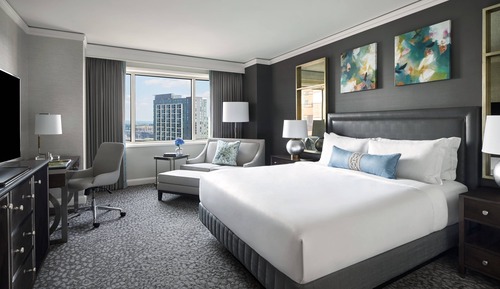 Deluxe Room, 1 King Bed, Non Smoking (Mobility Accessible, Roll-in Shower)