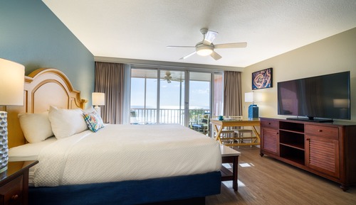 Deluxe Studio, 1 King Bed (Gulf Front)