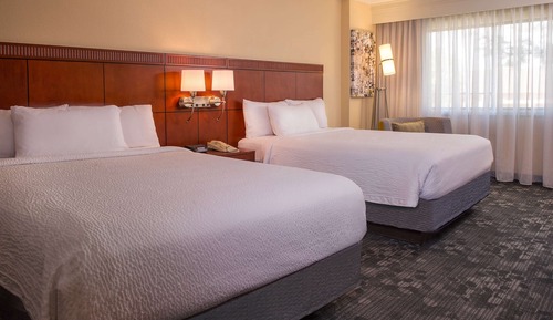 Deluxe Room, 2 Queen Beds, Accessible (Roll In Shower)