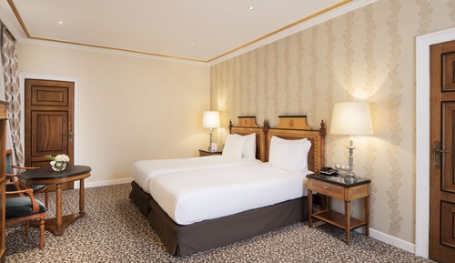 Premium Room (Patio de La Reina View)