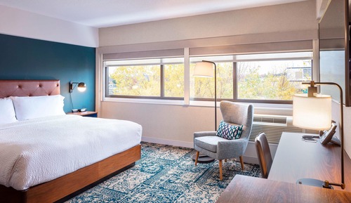 Room, 1 King Bed (Mobility/Hearing Access, Roll-In Shwr)