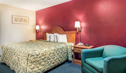 Standard Room, 1 King Bed, Non Smoking