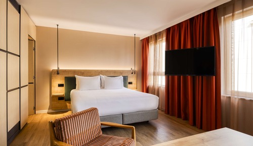 Queen Deluxe Room