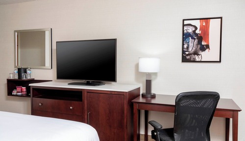 Standard Room, 1 Queen Bed, Non Smoking (Mobility/Hearing Accessible, Tub)