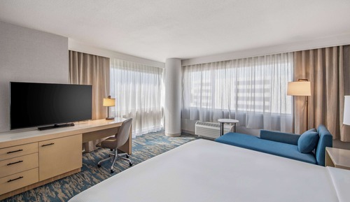 Room, 1 King Bed, Corner (Oversized)