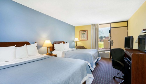 Studio Suite, 2 Queen Beds, Non Smoking, Poolside (Second Floor)
