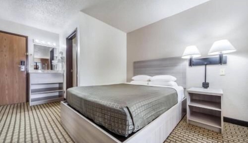 Queen One Bedroom with Recliner