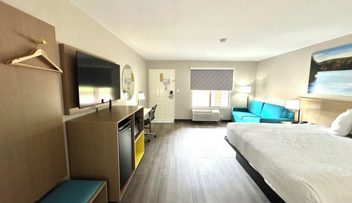 1 King Bed, Suite, Non-Smoking