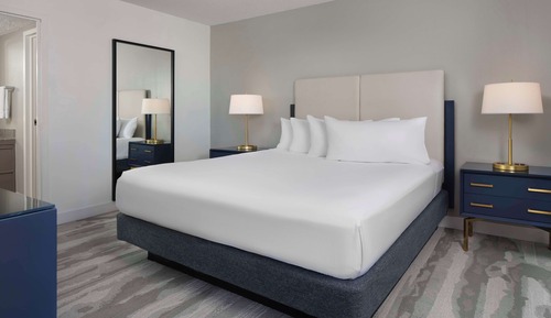 1 King Bed, Non Smoking, Ocean View