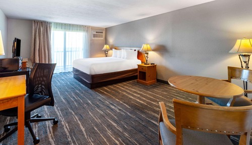 Room, 1 King Bed, Non Smoking, Balcony (Pool Building)