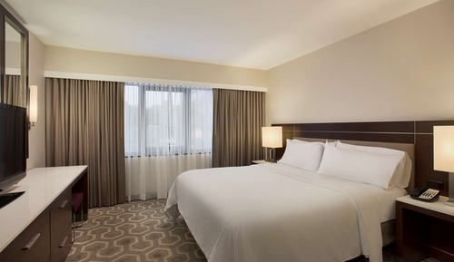 Room (Boardroom - 1 King or 2 Queen Beds)