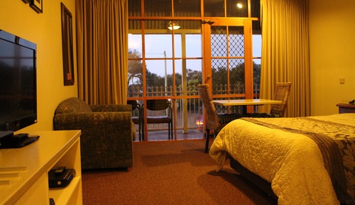Balcony Bayview - 3 Night Special