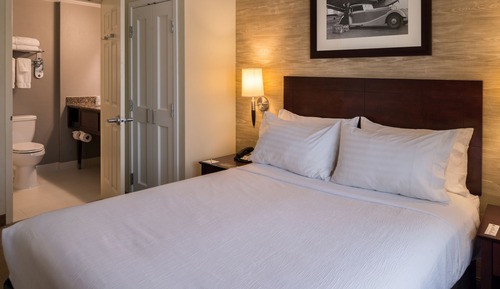 Suite, 1 Queen Bed, Accessible