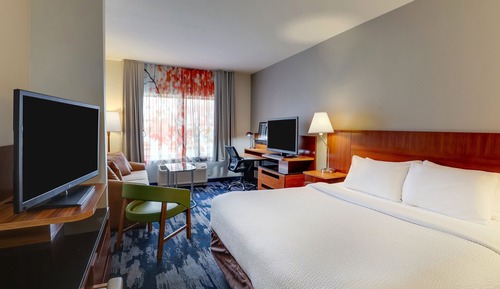 Studio, 1 King Bed with Sofa bed, Non Smoking (Mobility/Hearing Accessible, Tub)