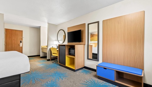 Standard Room, 1 Queen Bed