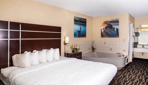 Superior Suite, 1 King Bed, Non Smoking, Jetted Tub