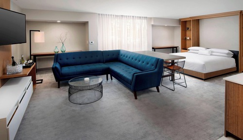 Suite, 1 King Bed, Ground Floor