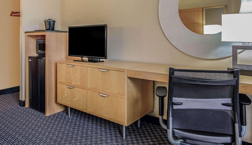 Room, 1 King Bed, Accessible, Non Smoking (Mobility/Hearing)