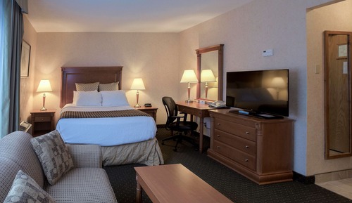 Standard Room, 1 Queen Bed, Kitchenette, River View