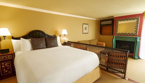 Junior Queen Suite