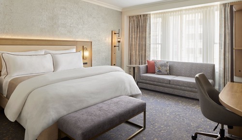 Deluxe Room, 1 King Bed (Mobility Accessible, Tub)