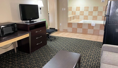 Deluxe Suite, 1 King Bed, Non Smoking, Hot Tub