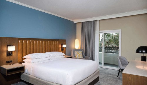 Deluxe Room, 1 King Bed, Balcony