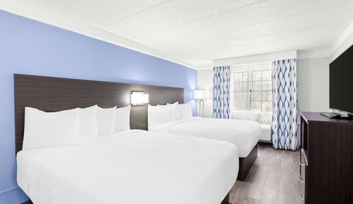 Standard Room, 2 Queen Beds, Accessible, Bathtub