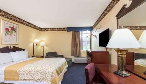 Room, 1 Queen Bed, Accessible, Non Smoking (Mobility)