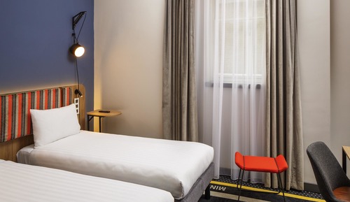 Room, 2 Twin Beds (The Duet)