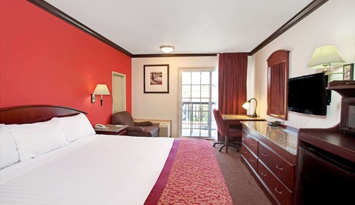 Deluxe Room, 1 King Bed, Non Smoking, Balcony
