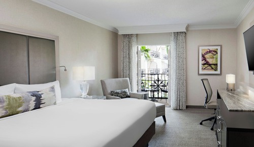 Room, 1 King Bed, Garden View (Mobility Accessible, Roll-in Shower)