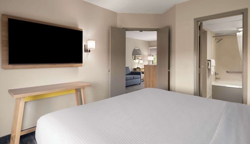 Suite, 1 King Bed