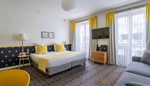 Quadruple Room - Complimentary soft minibar, courtesy tray, digital press
