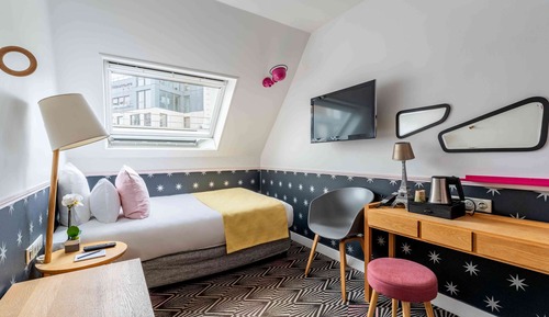 Single Room - Complimentary soft minibar, courtesy tray, digital press