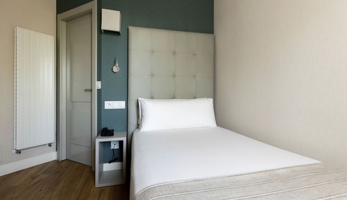 Deluxe Single Room