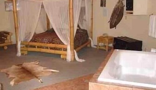 Safari Hut Themed Room with One king size bed Room Jaccuzi, Smoking