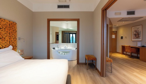 Suite (Master)