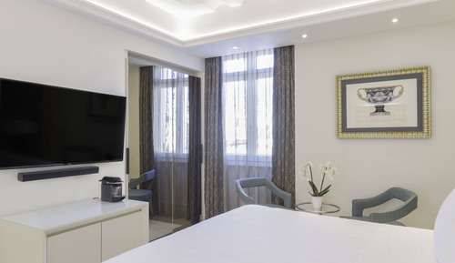 Deluxe Room, 1 King Bed