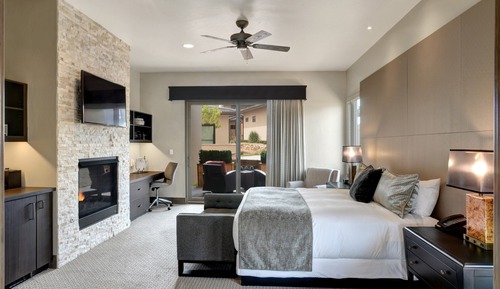 Room, 1 King Bed, Accessible (Cottage)